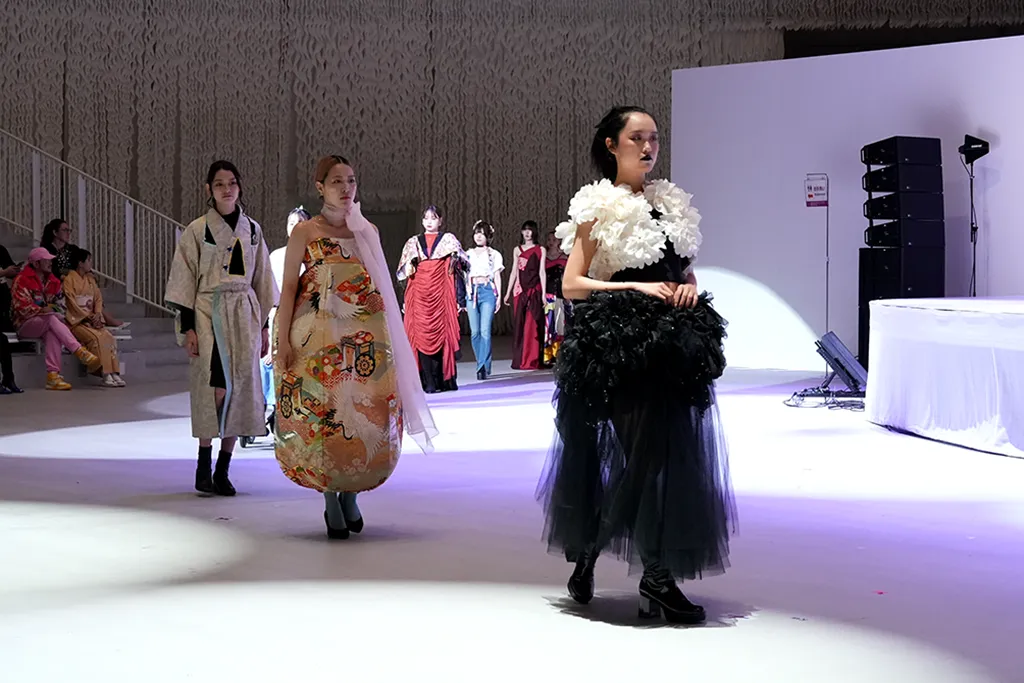 KIMONO UPCYCLE RUNWAY